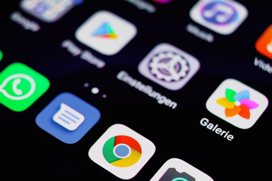 A smartphone screen displaying various app icons